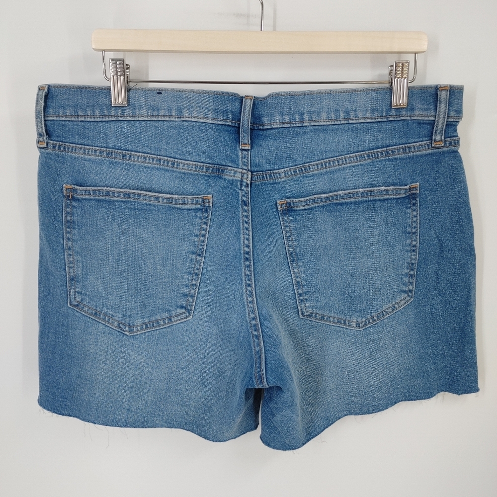 Gap 5" Short Mid Rise - Picture 3 of 4